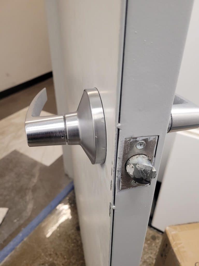 a door knob and a doorknob